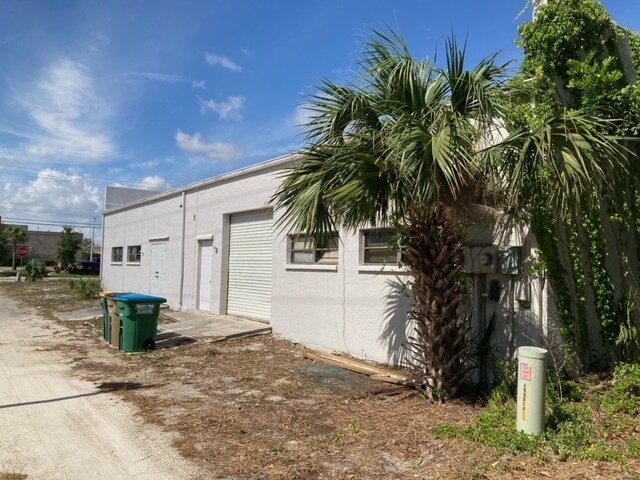 More Photos Of 2706 SE Santa Barbara Pl, Cape Coral Medical For Sale