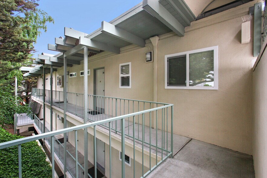 More Photos Of 2200 Village Ct, Belmont Apartments For Sale