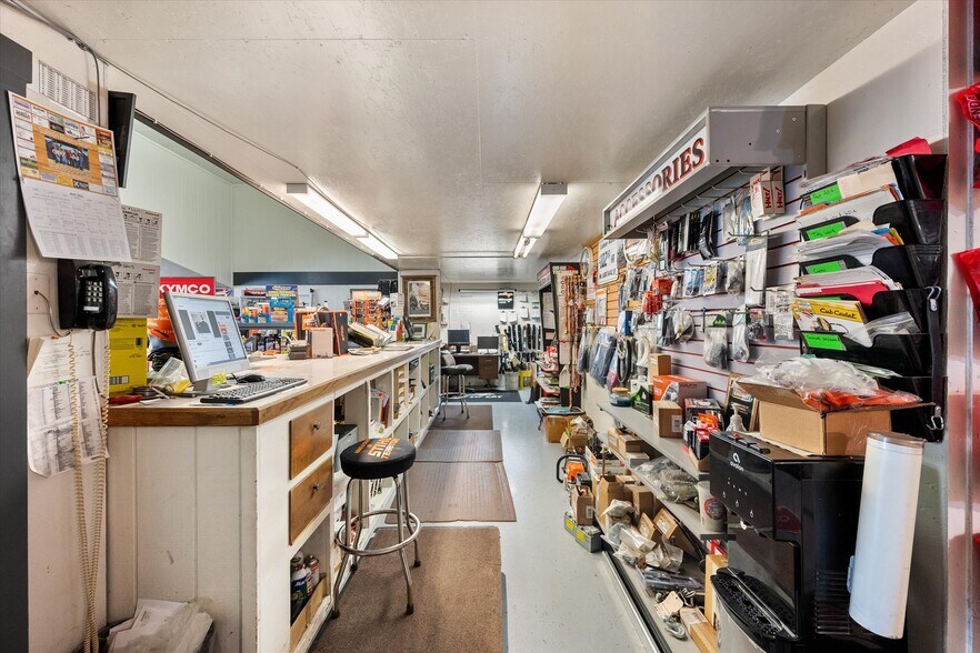 More Photos Of 5 Demick Ln, Salmon Auto Repair For Sale