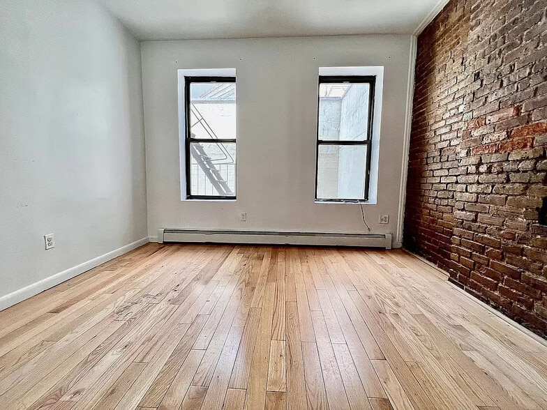 More Photos Of 109 Madison St, New York Apartments For Sale