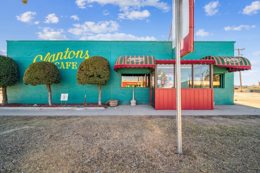 More Photos Of 319 E Illinois Ave, Vinita Restaurant For Sale