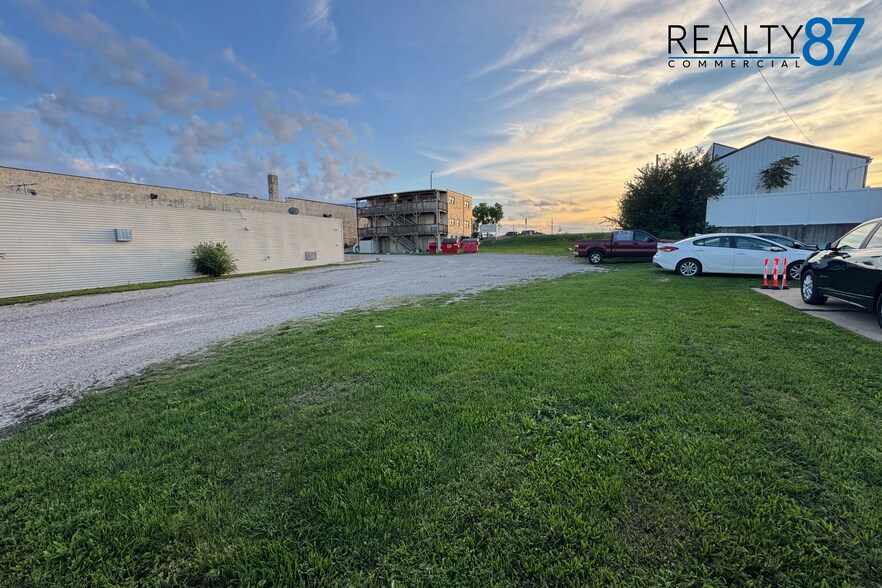 More Photos Of 2919 1st Ave SE, Cedar Rapids Office For Sale