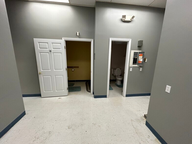 More Photos Of 679-711 Winsted Rd, Torrington Unknown For Lease