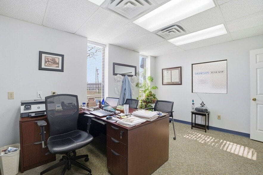 More Photos Of 2124 Hamilton St, Dalton Research And Development For Sale