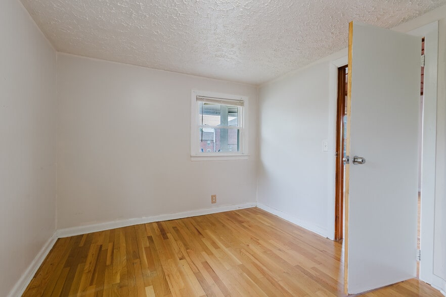 More Photos Of , Lexington Specialty For Sale