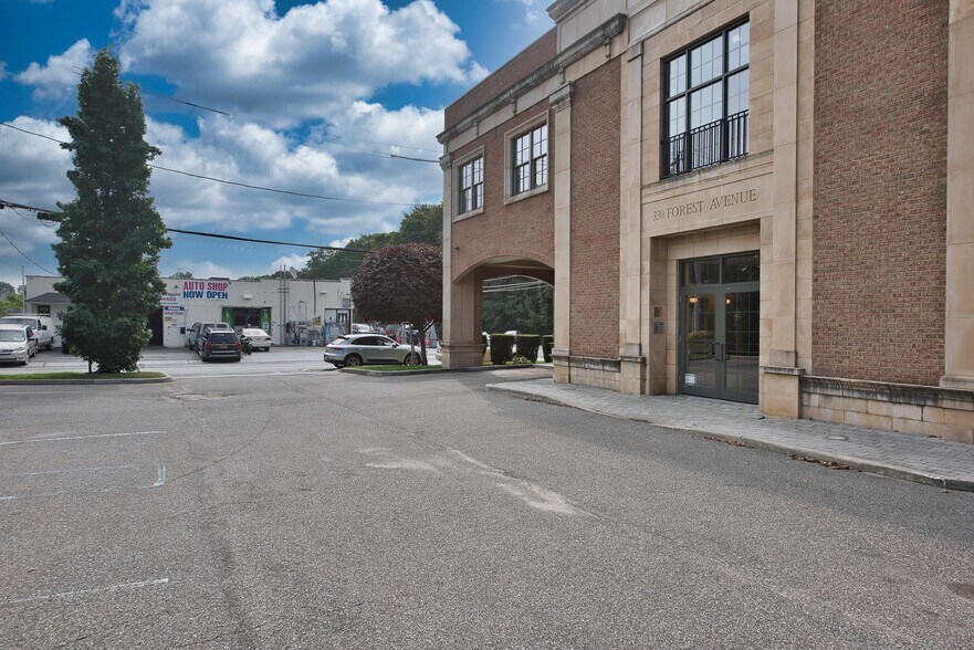 More Photos Of 330 Forest Ave, Locust Valley Medical For Lease