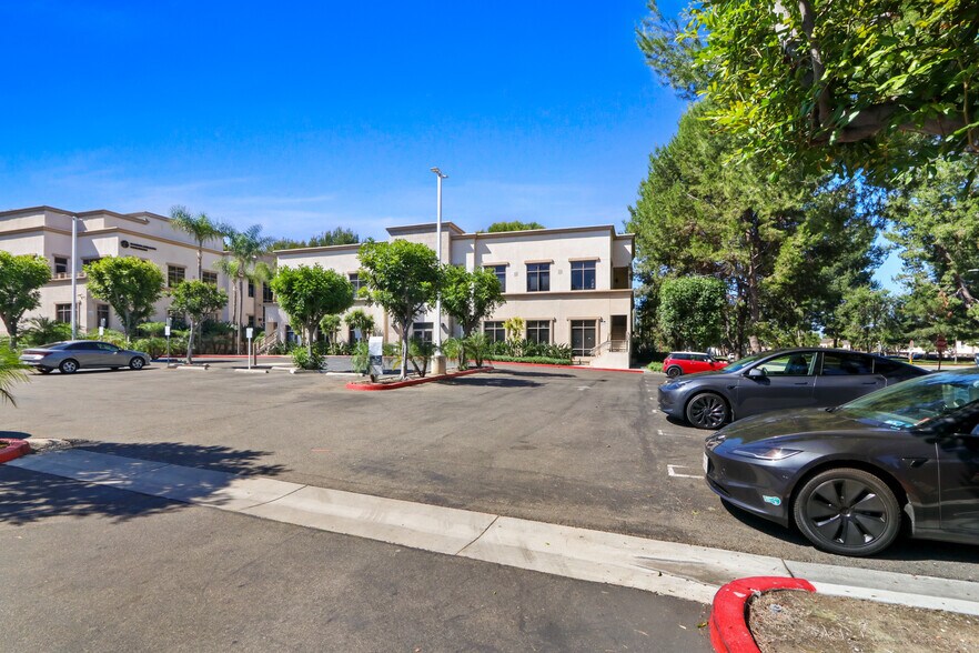 More Photos Of 20 Truman, Irvine Office For Lease