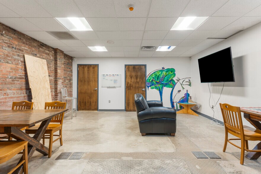 More Photos Of 621 S Kenosha Ave, Tulsa Auto Repair For Sale