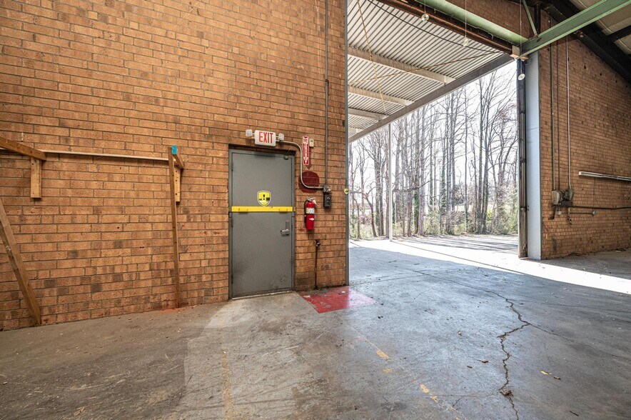 More Photos Of 7626 Cavalier Way, Connellys Springs Warehouse For Lease