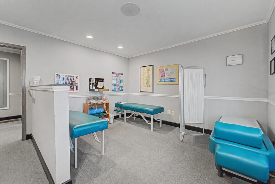 More Photos Of 156 White Oak St, Franklin Medical For Sale