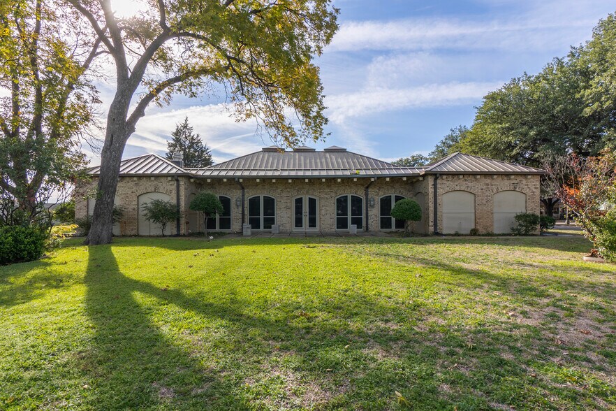 More Photos Of 660 S Zang Blvd, Dallas Office For Lease