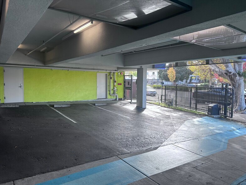 More Photos Of 482 W MacArthur Blvd, Oakland Medical For Sale