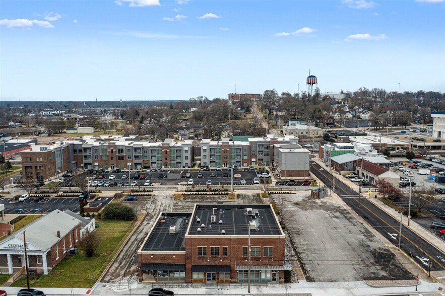 More Photos Of 728 College St, Bowling Green Office For Sale