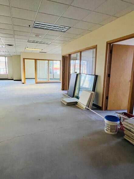 More Photos Of 1860 Wooddale Dr, Woodbury Research And Development For Lease