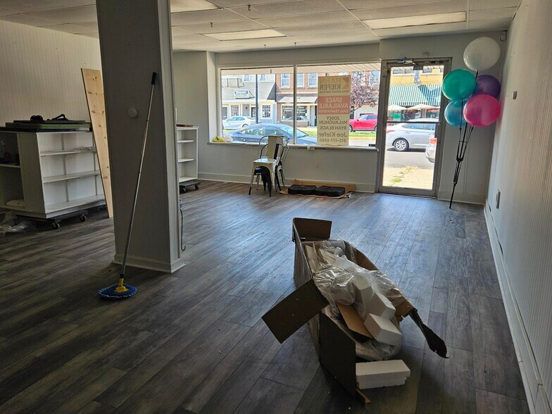 More Photos Of 2314 W Franklin St, Evansville Storefront Retail Residential For Lease