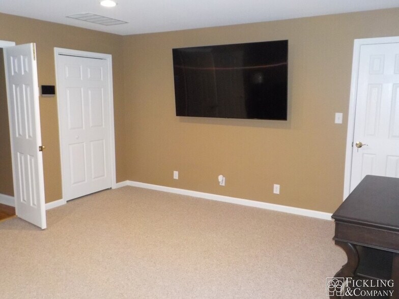 More Photos Of 2357 Pio Nono Ave, Macon-Bibb Medical For Sale