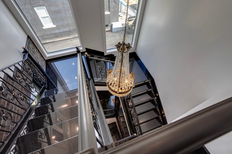 More Photos Of 11833 102 Ave NW, Edmonton Medical For Sale