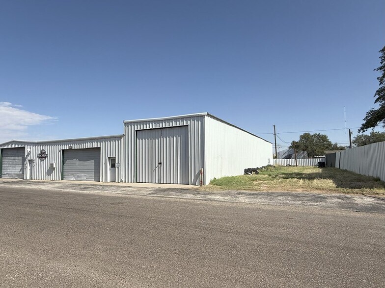 More Photos Of 507 Stoddard St, Odessa Warehouse For Lease