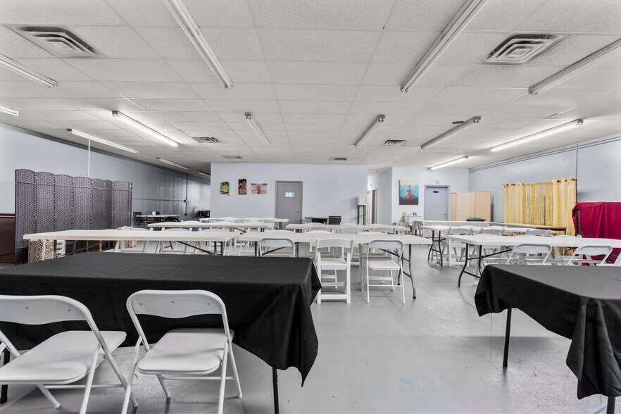 More Photos Of 378 Windsor Ave, Windsor Office For Sale