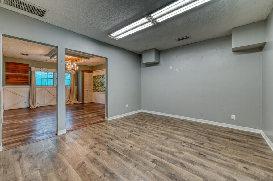 More Photos Of 1328 3rd St N, Jacksonville Beach Office For Lease