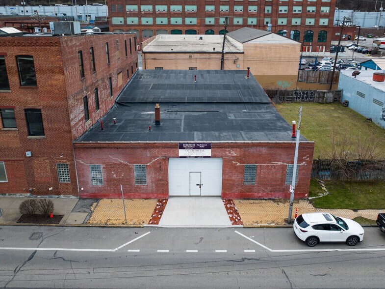 More Photos Of 3014 Penn Ave, Pittsburgh Auto Repair For Lease