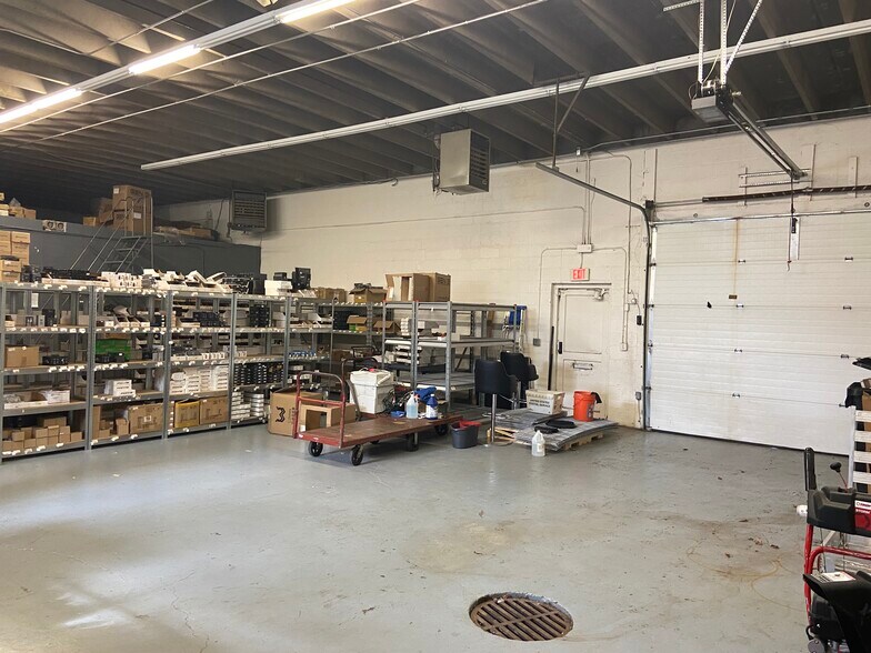 More Photos Of 1565 Kenmore Ave, Kenmore Showroom For Lease