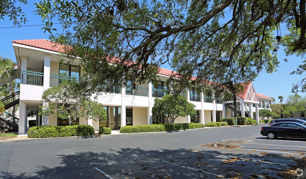 More Photos Of 5509 W Gray St, Tampa Office For Sale