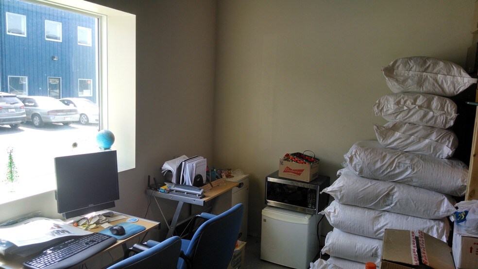 More Photos Of 8800 Venture Ave SE, Calgary Warehouse For Lease