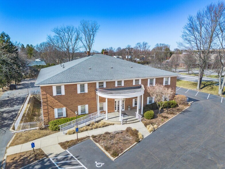 Primary Photo Of 6649 N High St, Worthington Medical For Lease