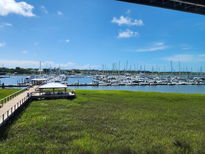 More Photos Of 202 Marina Dr, Saint Simons Island Office For Lease