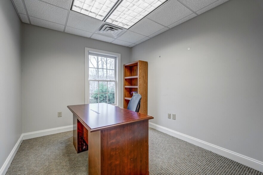 More Photos Of 95 Zion Station Ct, Troy Flex For Sale