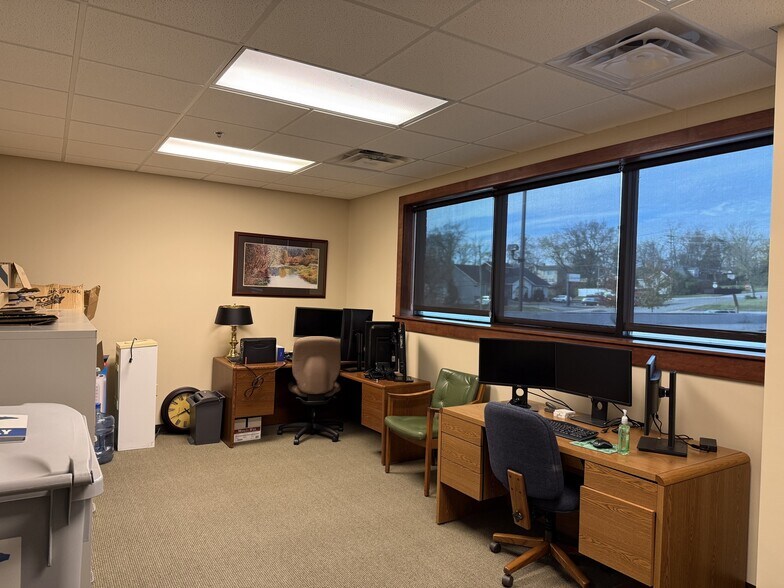 More Photos Of 500 W Main St, Branson Office For Lease