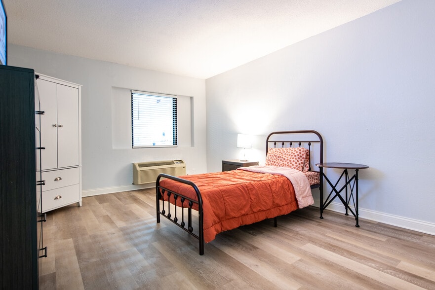 More Photos Of 1760 Plantside Dr, Louisville Assisted Living For Sale
