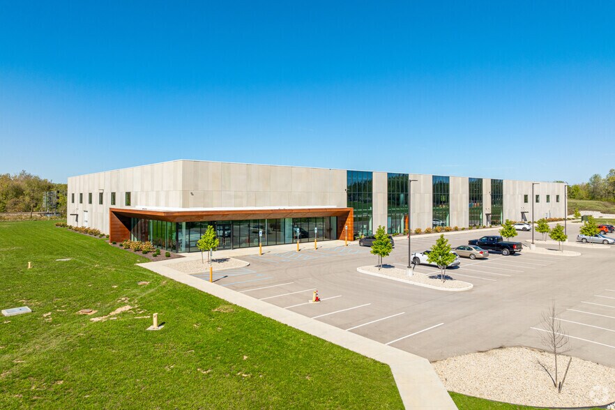 More Photos Of 2220 E Bunch Blvd, Muncie Manufacturing For Lease