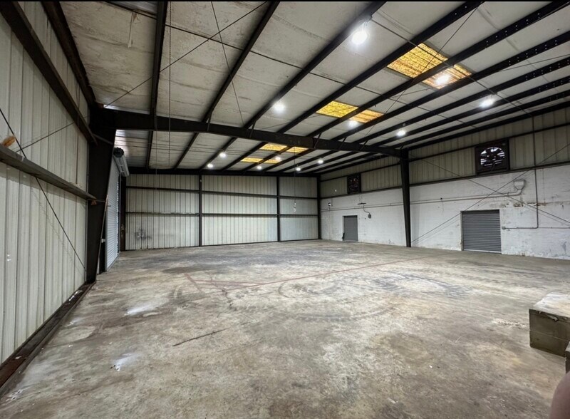 More Photos Of 1604 Olive St, Lakeland Warehouse For Sale