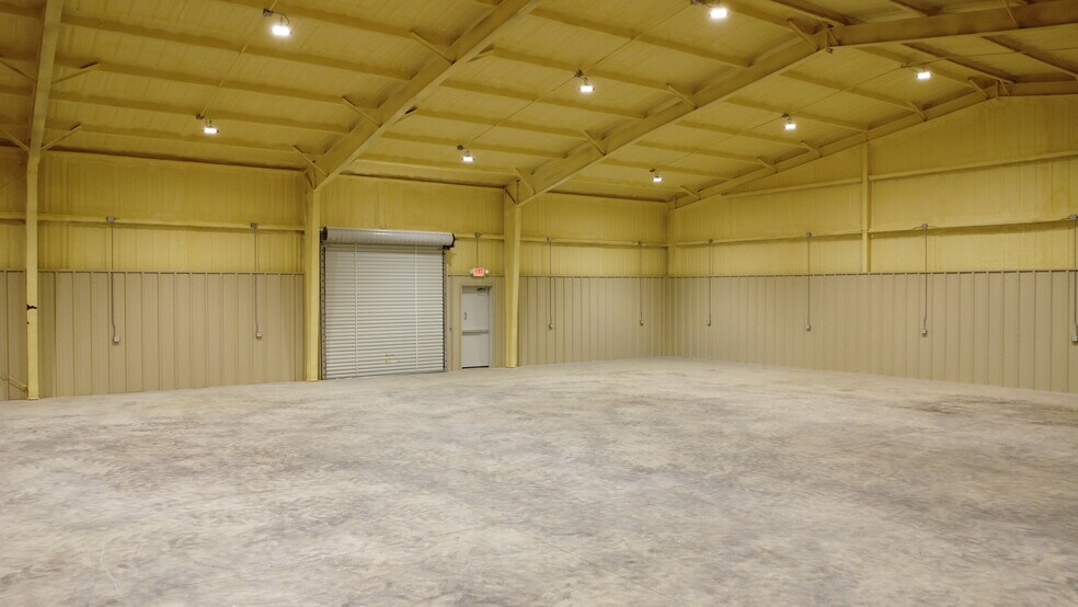 More Photos Of 16013 FM 429, Terrell Flex For Lease