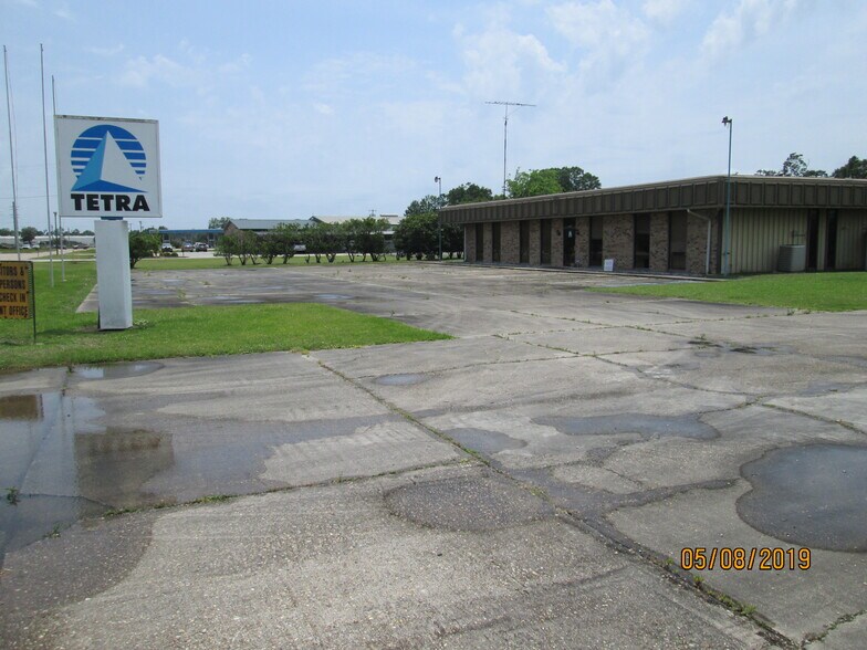 More Photos Of 3019 W Admiral Doyle Dr, New Iberia Flex For Lease