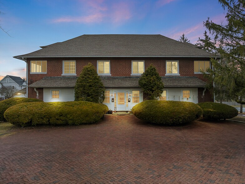 More Photos Of 203 Glamorgan St, Alliance Apartments For Sale