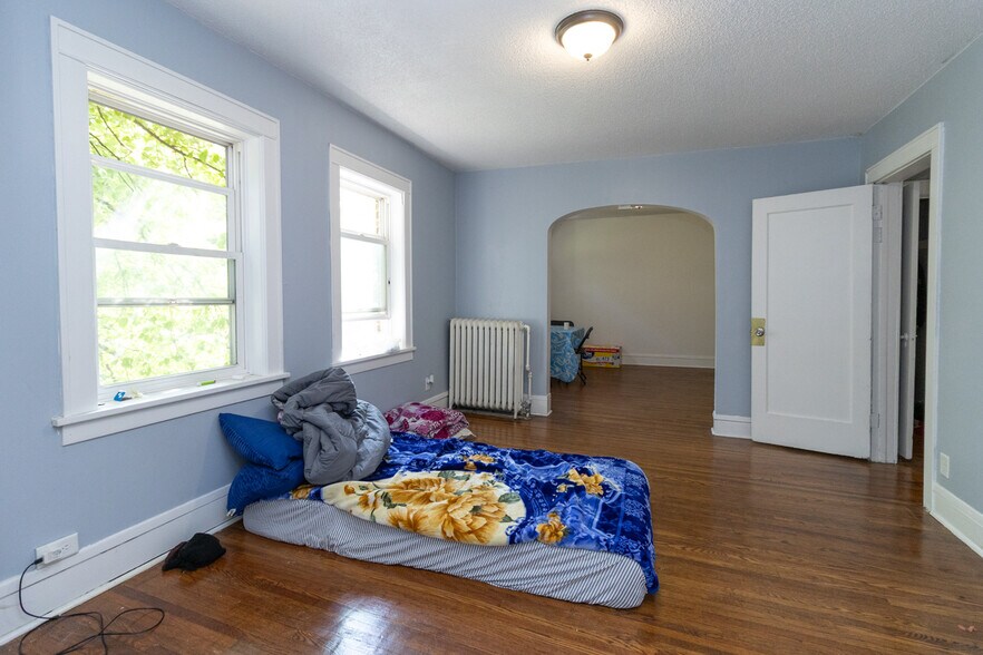 More Photos Of 1321 Payne Ave, Saint Paul Storefront Retail Residential For Sale