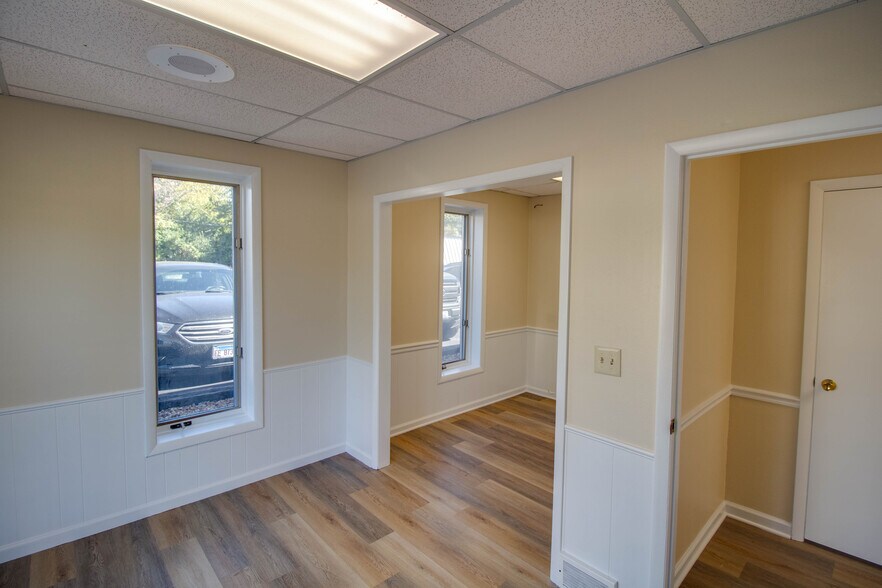 More Photos Of 202 W Main St, Glen Carbon General Retail For Sale