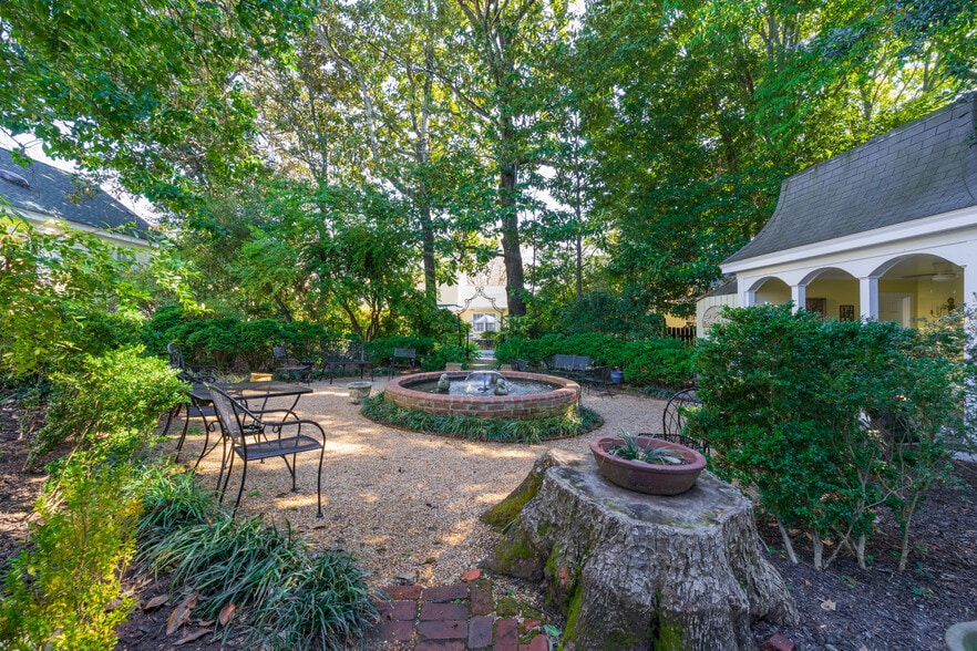 More Photos Of 132 E College St, Griffin Hospitality For Sale