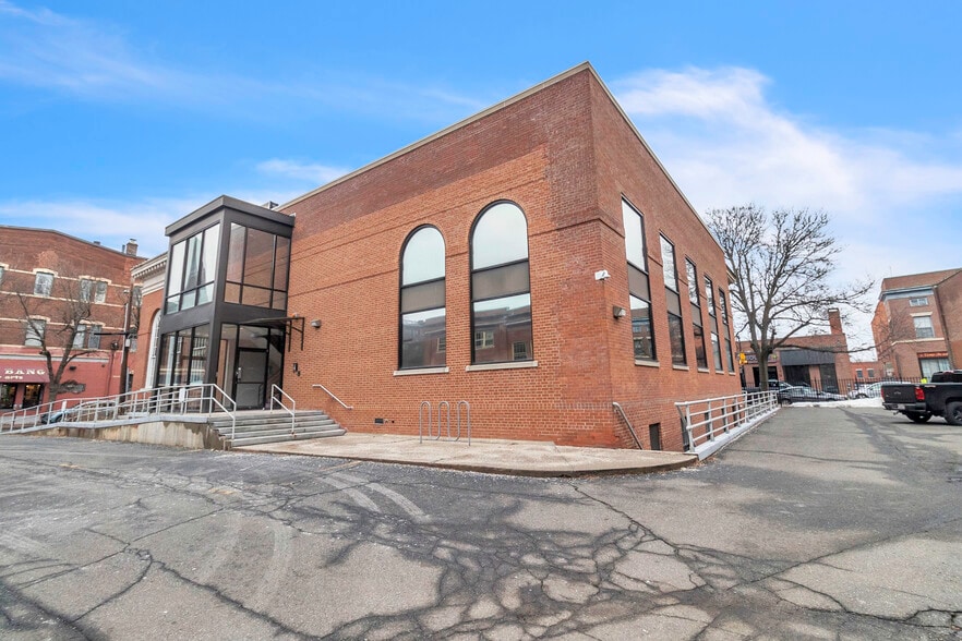 More Photos Of 47 Pleasant St, Northampton Office For Lease