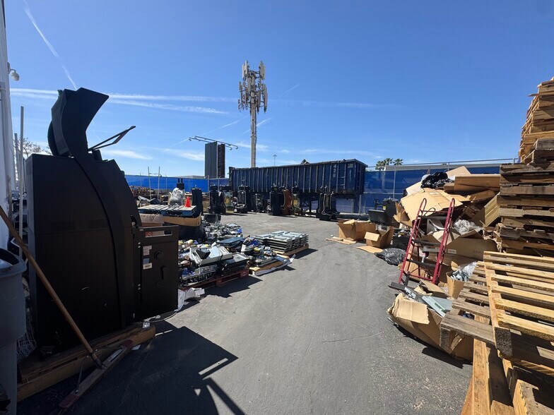 More Photos Of 751 Grier Dr, Las Vegas Warehouse For Lease