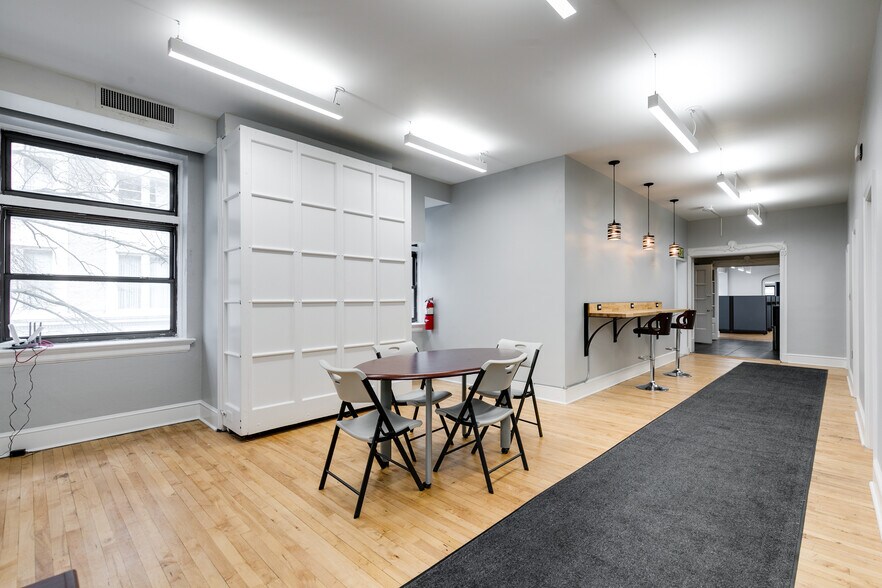 More Photos Of 424 E Grace St, Richmond Bank For Lease