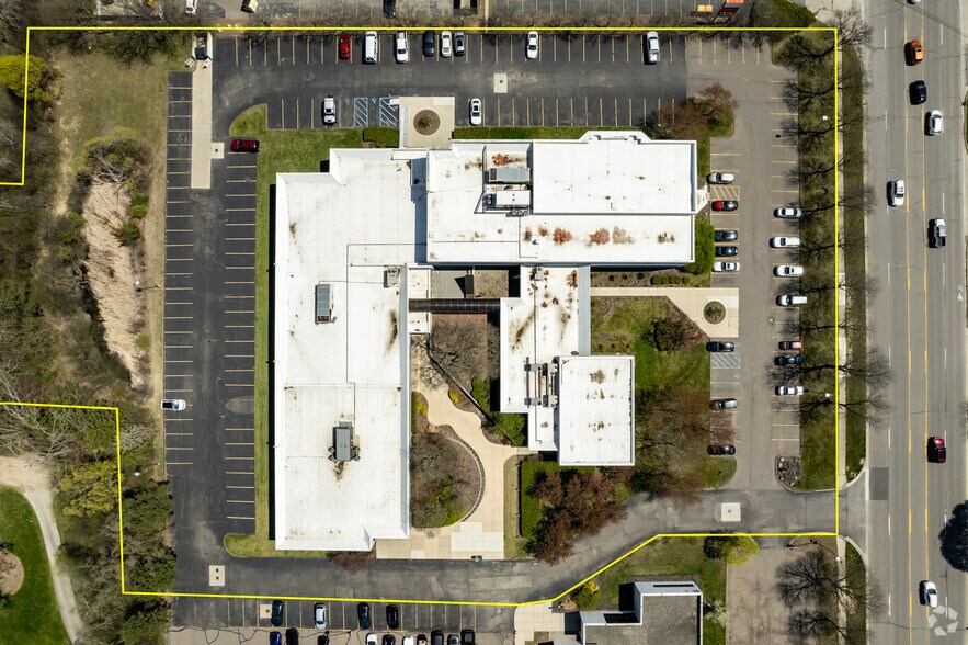More Photos Of 31500 W 13 Mile Rd, Farmington Hills Medical For Lease