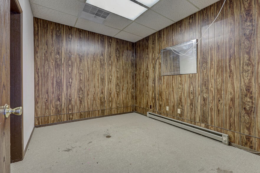 More Photos Of 1415-1425 W Kamps Ave, Appleton Office Residential For Lease