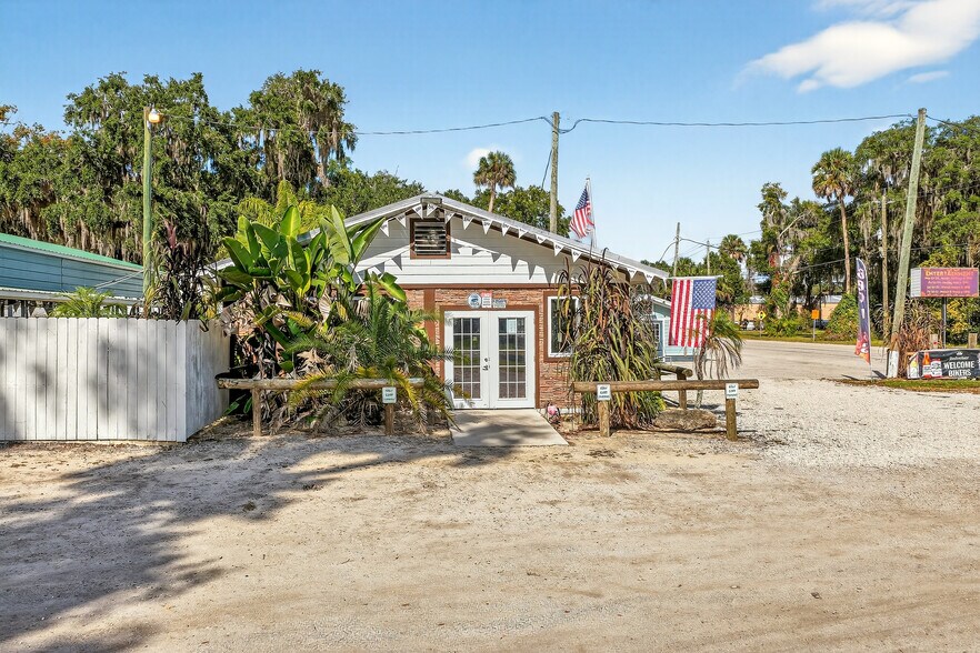 More Photos Of 765 3rd Ave, Welaka Restaurant For Sale