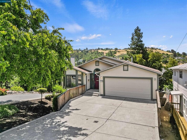 More Photos Of 619 Edwards St, Crockett Healthcare For Sale