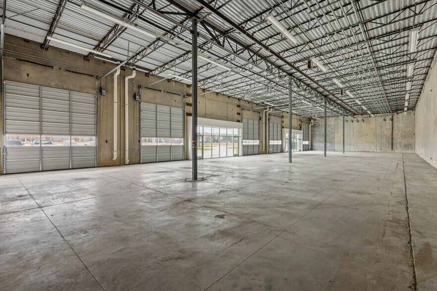 More Photos Of 550 W Round Grove Rd, Lewisville Showroom For Lease