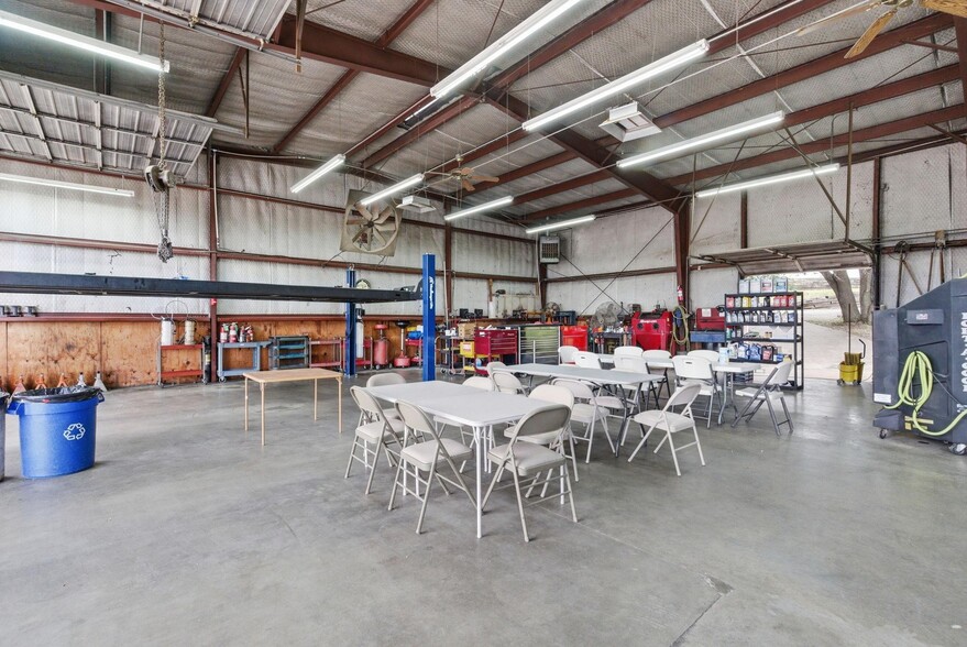 More Photos Of 10901 Jacksboro Hwy, Fort Worth Warehouse For Sale